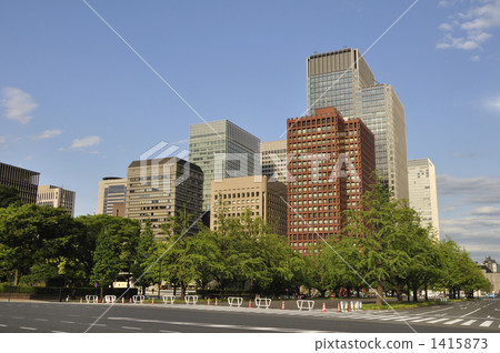 Marunouchi in early summer 1415873