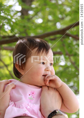 Baby with fingers Baby with fingers 1416985