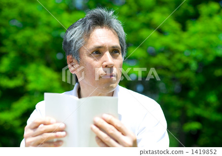 Senior to read Senior to read 1419852