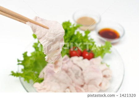 在夏天，冷豬肉涮鍋一直在。 1421320