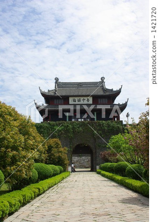The oldest castle gate existing in Suzhou city "Panmen" 1421720
