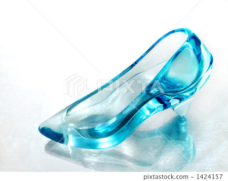 Glass shoes 1424157