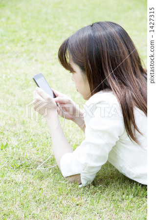 棕色頭髮 20-30 20多歲 1427315