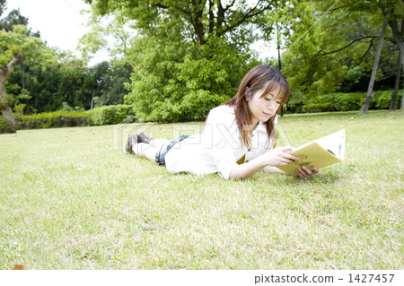 one person, reading, lay down 1427457