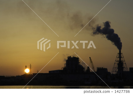 Smoke rising from the chimney 1427786