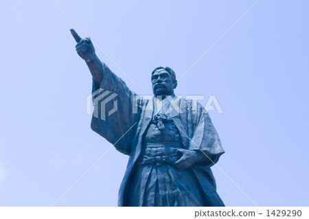 Iwasaki Yataro's statue Iwasaki Yataro's statue 1429290