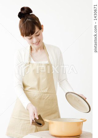 A young lady with a pot 1430671