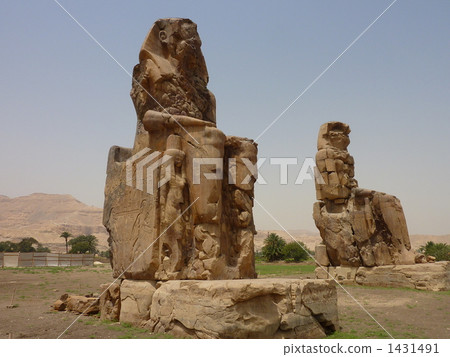 Ancient giant seated statue Ancient giant seated statue 1431491