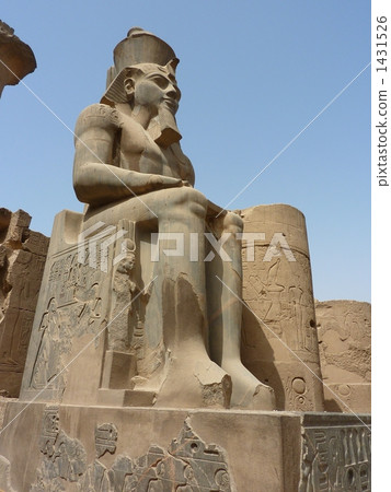 巨大的法老雕像 1431526