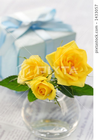 Father's Day image yellow rose 1433057