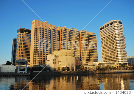 Buildings of Tennozu Isle dyed in the sunrise and orange Buildings of Tennozu Isle dyed in the sunrise and orange 1434023