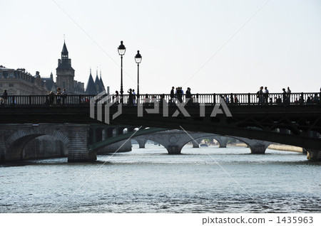 Paris, alcohol bridge 1435963