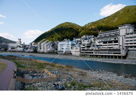 戶外浴池和下呂溫泉鎮 1436870