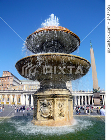 Fountain of the Vatican City San Pietro square Fountain of the Vatican City San Pietro square 1437658