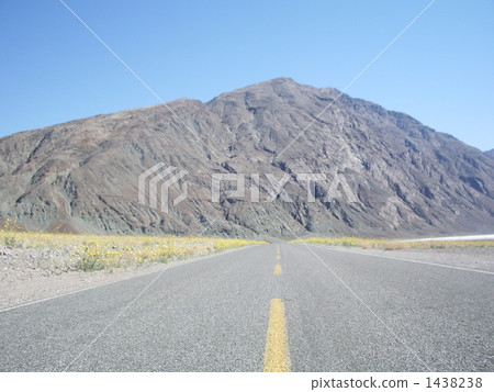 Death Valley's One Road 1438238