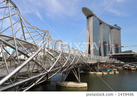 A bridge to Marina Bay Sands 1439486