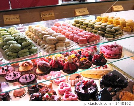 Sweets store in Paris 1440162