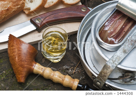 Whiskey and pipe 1444308