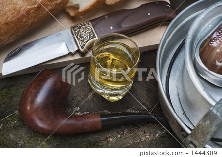 Whiskey and pipe Whiskey and pipe 1444309