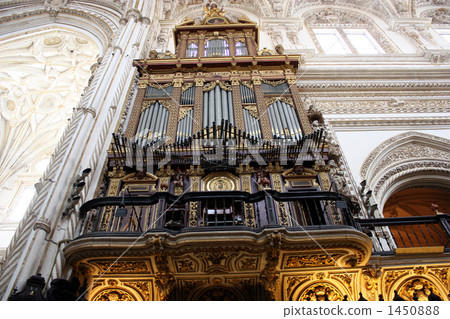 Christian cathedral pipe organ in the Islamic Mezquita 1450888