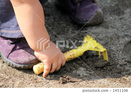 Happy playing sand 1451106