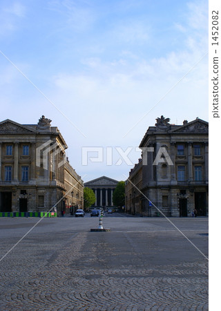 從巴黎協和廣場看到的馬德琳寺廟 1452082