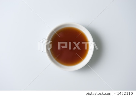 醬油在一個小盤子裡 1452110