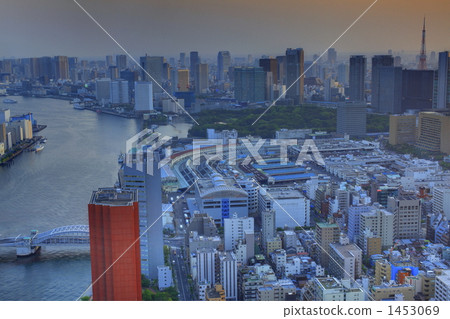 可以看到Kachidogi橋和東京鐵塔的日落風景 可以看到Kachidogi橋和東京鐵塔的日落風景 1453069