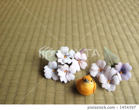 Birds and florets 1454397