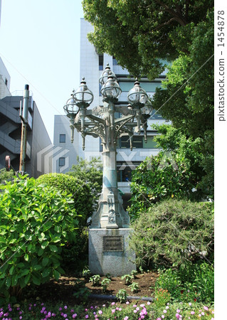 氣體高聳在市中心 1454878