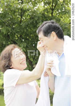 jersey, past middle age, walking 1462620