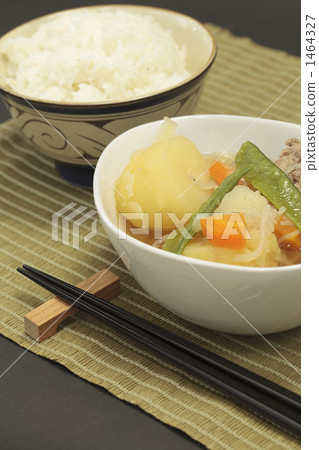 Meat and shrimp with white rice 1464327