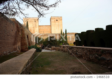 Alcahaba of the Alhambra palace shining in the morning sun Alcahaba of the Alhambra palace shining in the morning sun 1466510