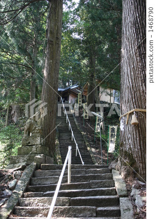 Kamochi Shrine 1468790