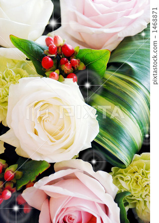 Arrangement of roses and glitter 1468871