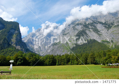 在Konigssee岸的德國貝希特斯加登風景 在Konigssee岸的德國貝希特斯加登風景 1471775