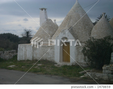 特魯利在奧斯圖尼的郊區 1478659