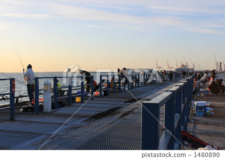 Yokohama-shi Honmoku Sea-fishing Facility 1480890