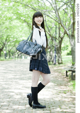 穿制服的學校女生 穿制服的學校女生 1483209