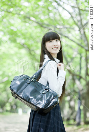 穿制服的學校女生 穿制服的學校女生 1483214