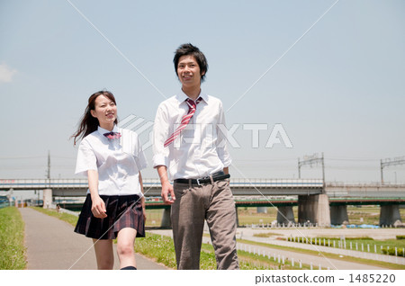 A walking high school student couple 1485220