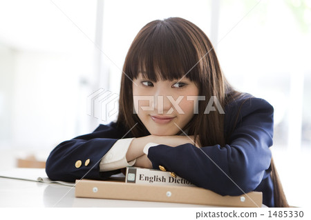 穿制服的學校女生 穿制服的學校女生 1485330
