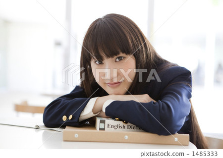 穿制服的學校女生 穿制服的學校女生 1485333