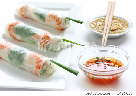 去kung，未加工的春捲，越南食物 1485635