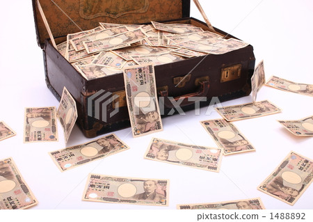Ten thousand yen notes packed in trunk 1488892