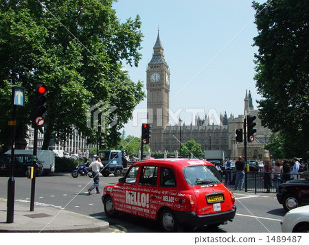 Discover a unique taxi in front of Big Ben Discover a unique taxi in front of Big Ben 1489487