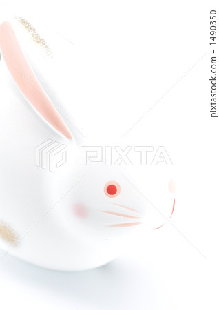 an egg, rabbit, one (bird) 1490350