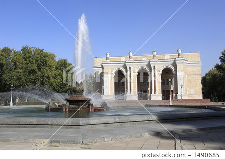 Navo · Opera · Ballet Theater and fountain 1490685