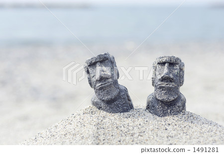 Moai-like doll and sand beach 1491281