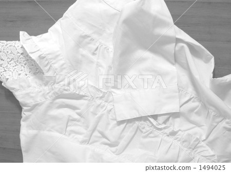 Monotone blouse classical [black and white women's clothing image] 1494025